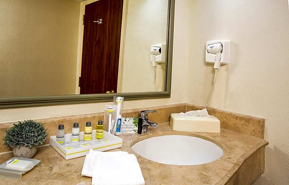 Krystal Urban Ciudad Juarez by US Consulate