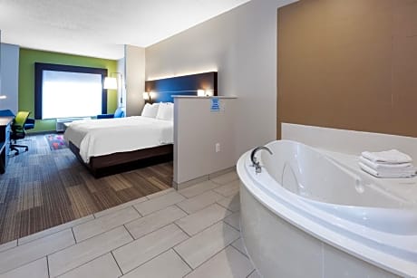 Suite with Jetted Tub - Non-Smoking