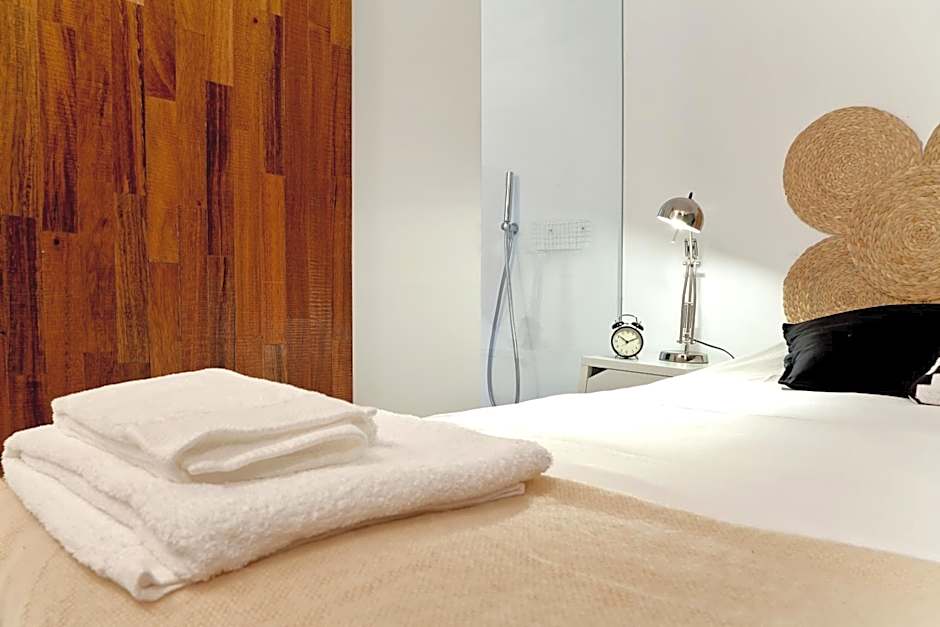 Santa Bica Eat Drink & Sleep