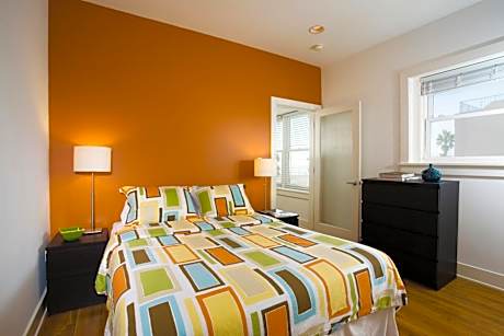 One-Bedroom Suite with Beachfront Ocean View - 1 Queen Bed and 1 Sofa Bed