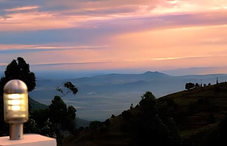 Mount 'n' Mist Hotel