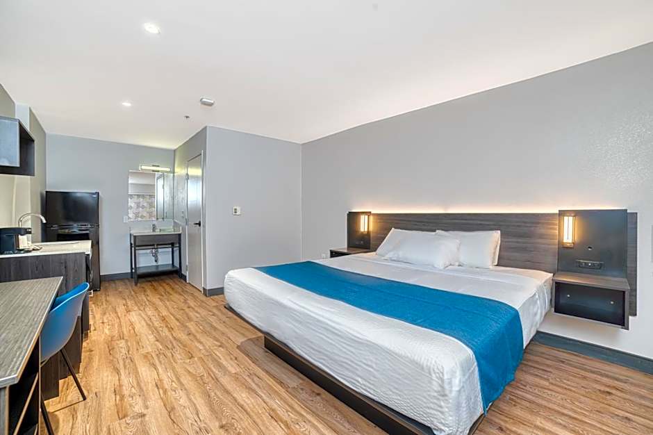 Studio 6 Suites Stockton, CA Waterfront