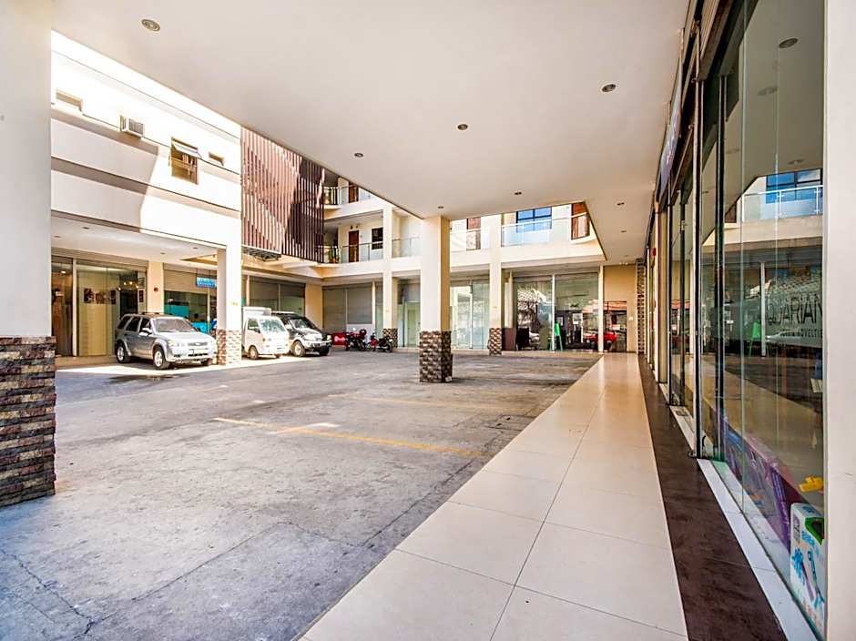 OYO 443 Maria Cristina Arcade Suites