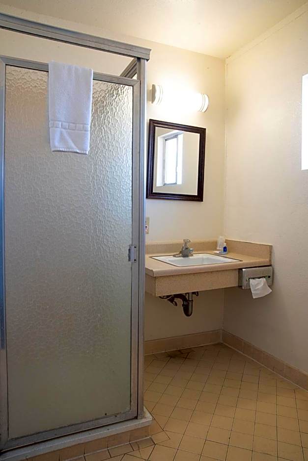 Rodeway Inn Near University-Gateway to Yosemite