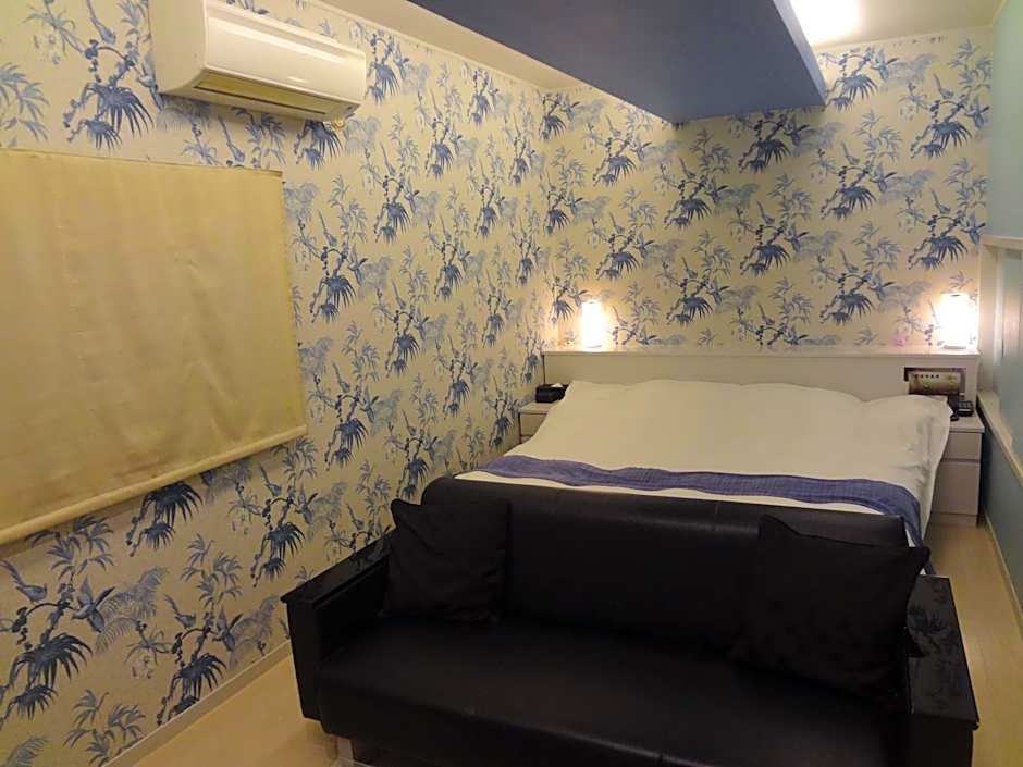 hotelLUANA 18歳未満入場禁止