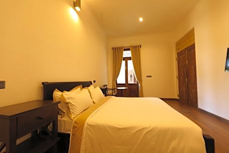 Super Deluxe with Lobby View