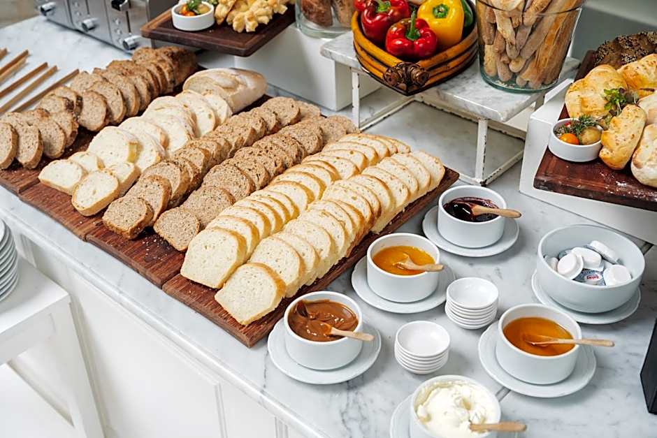 Loi Suites Recoleta Hotel