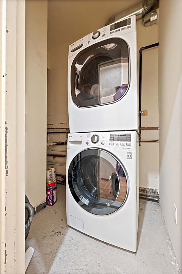 Massive SoHo Loft 4 Bedrooms 2 Bath 8 beds