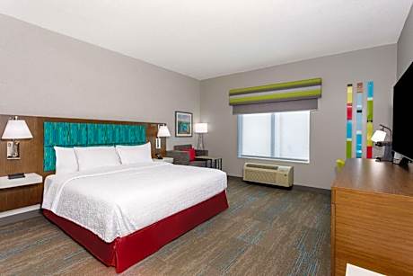 King Room with Bath Tub - Mobility and Hearing Access