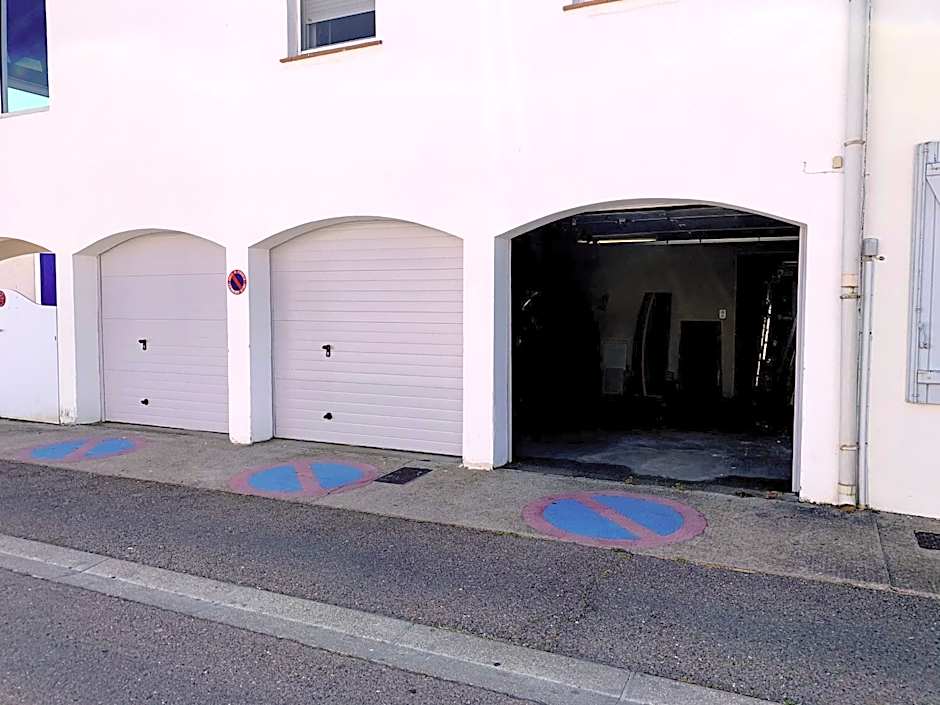 Hotel Les Palmiers En Camargue