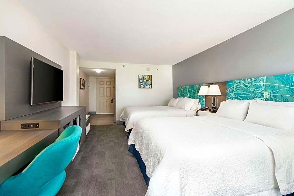 Photo 1 of 6 of 1 Queen Bed, Accessible, Bathtub, Ocean front