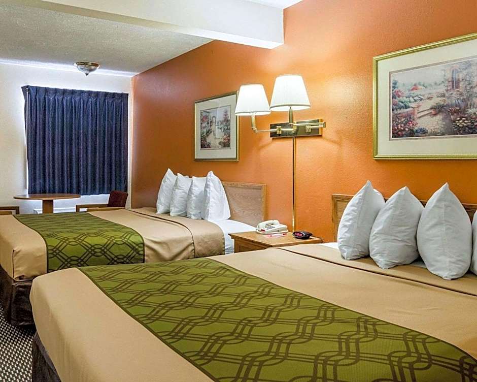 Econo Lodge Lawrence near University