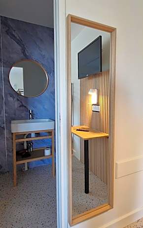 Family Room with Garden View