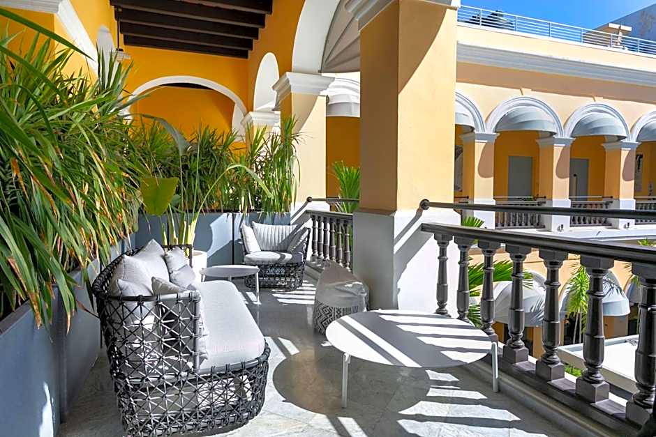 Palacio Provincial San Juan, Curio Collection by Hilton