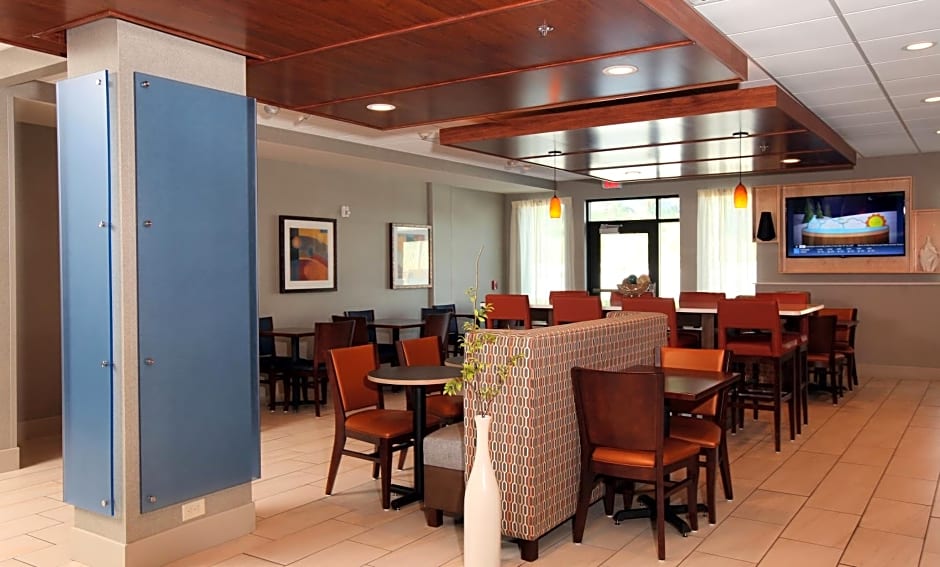 Holiday Inn Express & Suites Omaha South Ralston Arena, an IHG Hotel