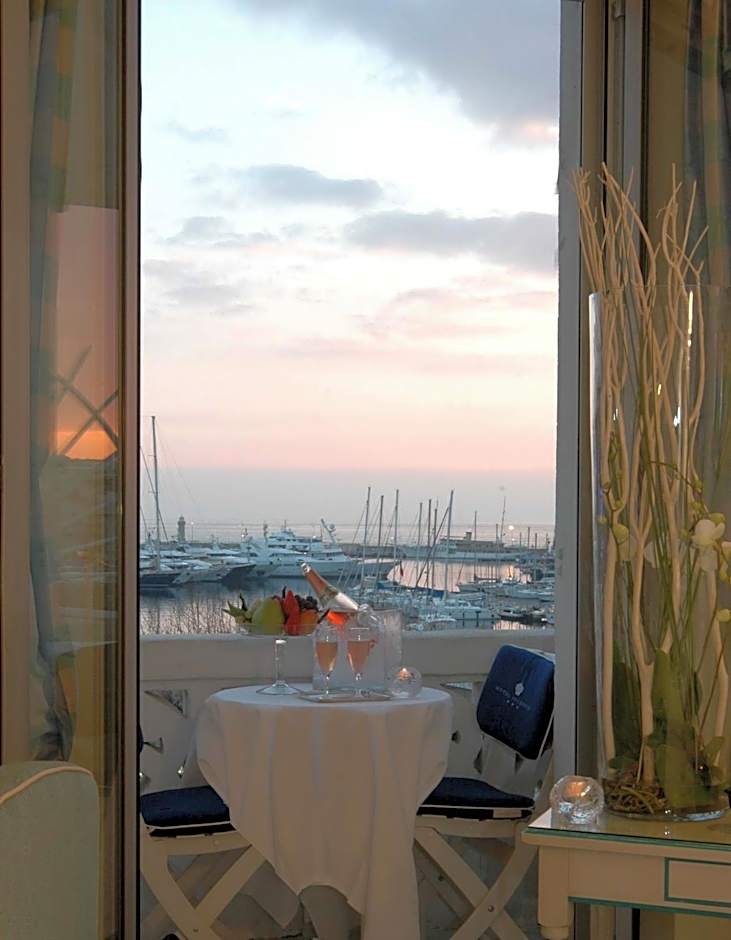 Photo 1 of 4 of Classic, Sea View