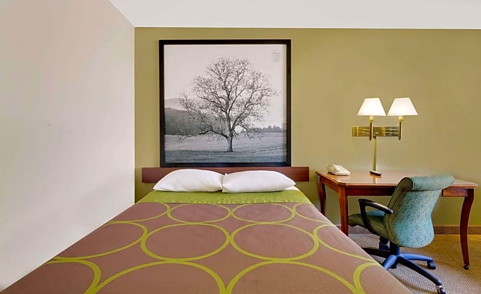 Super 8 by Wyndham Johnson City