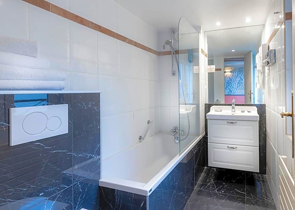 Dauphine Saint Germain