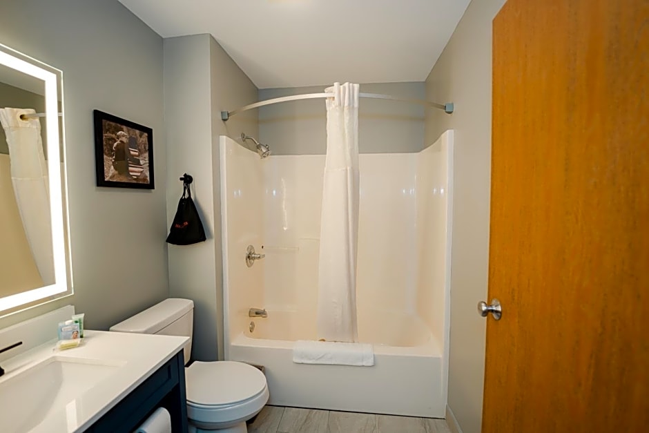 AmericInn by Wyndham Tomahawk
