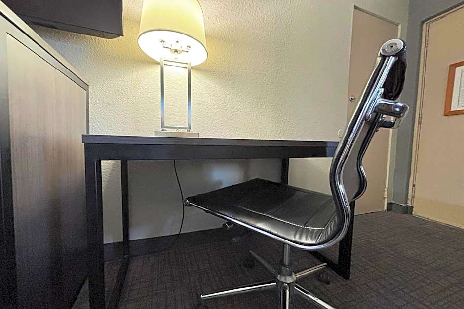 Super 8 by Wyndham Belleville St. Louis Area