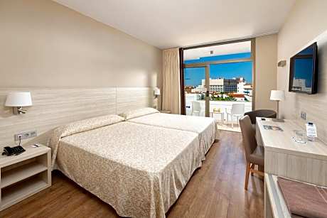 Standard Double Room (2 Adults + 1 Child)