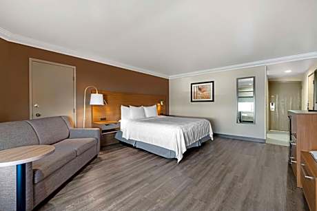 King Room with Sofa Bed and Jacuzzi