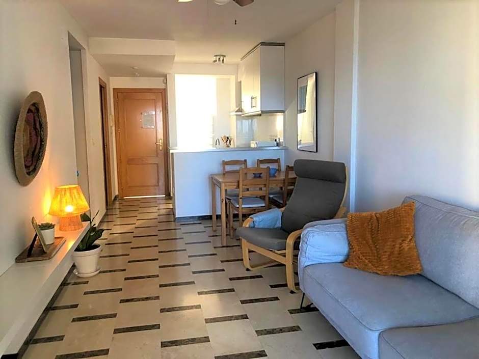 Acogedor apartamento frente al mar con piscina