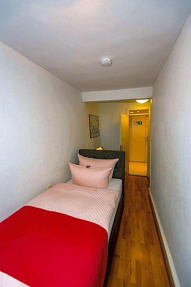 Hotel Goldener Falke