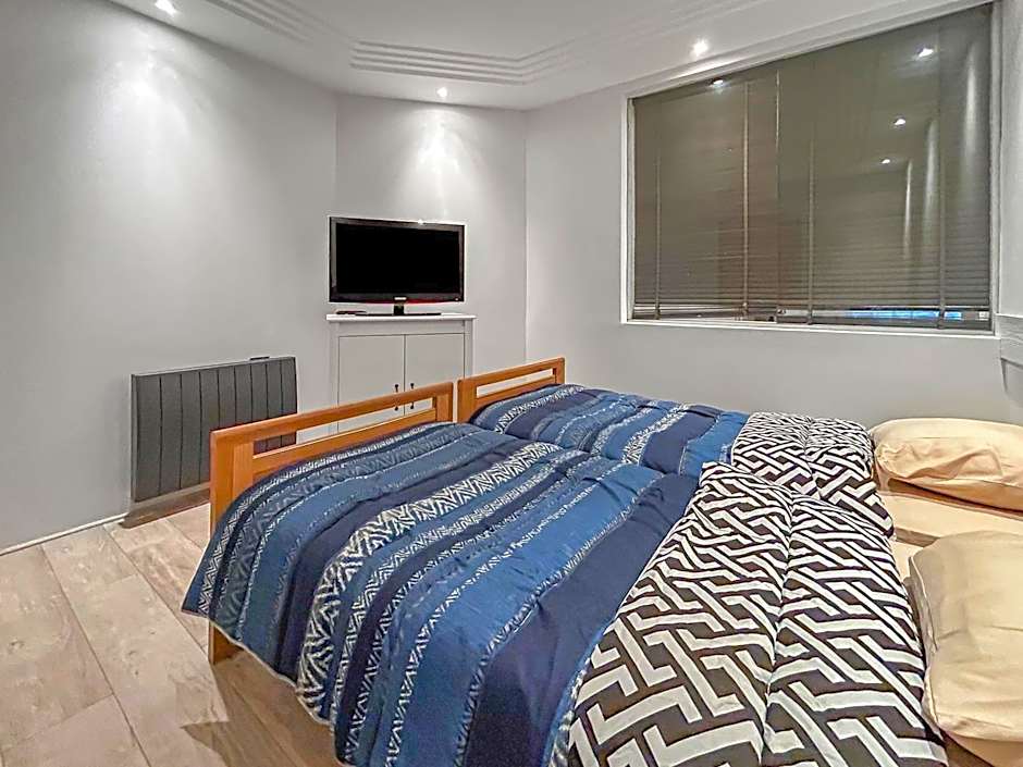 Grand Salon Cosy, proche centre Dijon & garage 2p