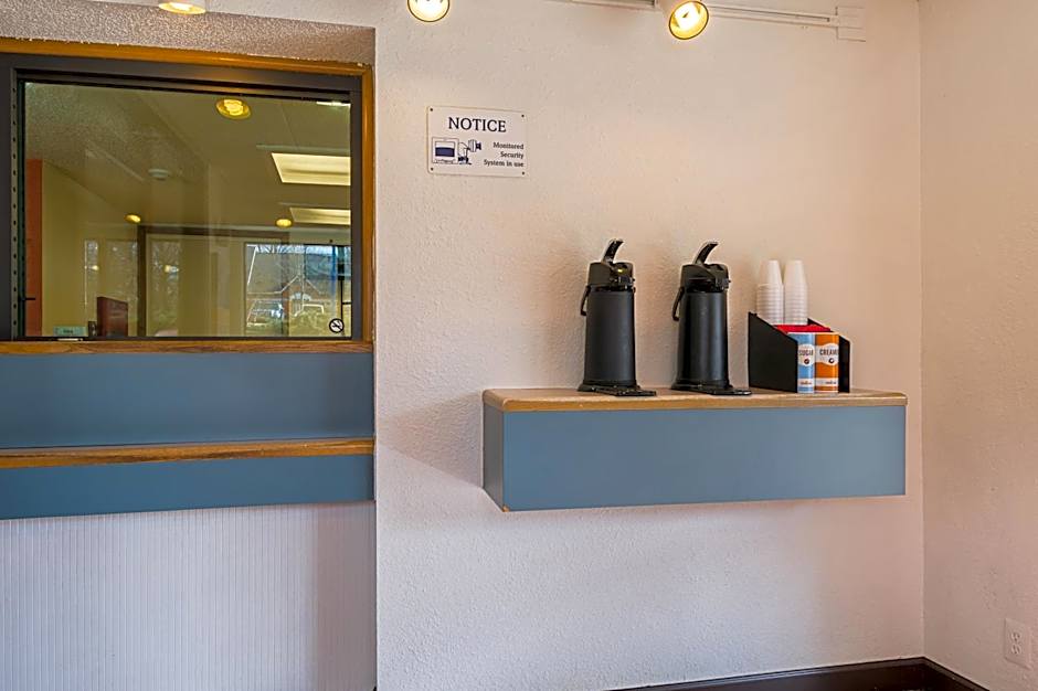 Motel 6-Knoxville, TN - North