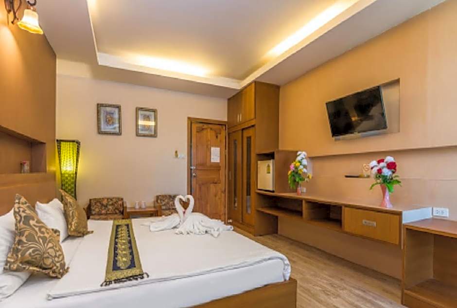 Photo 1 of 6 of Suite