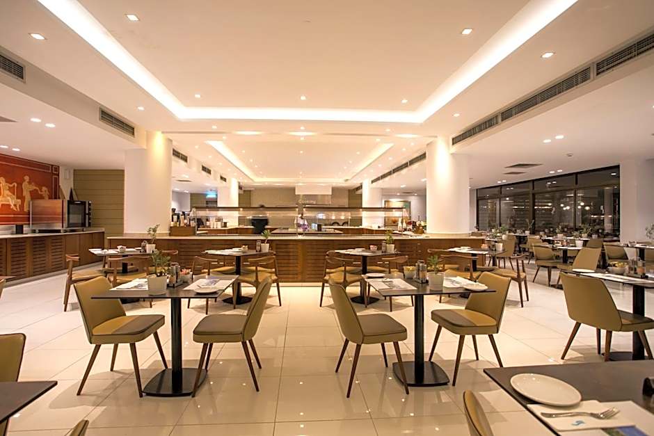 Crystal Springs Beach Hotel