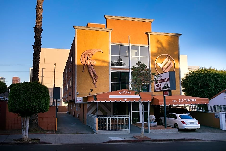 Metropolitan Inn & Suites
