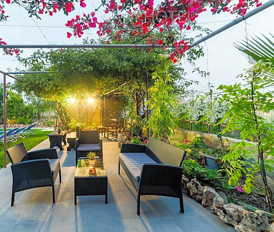 Roxani Hotel