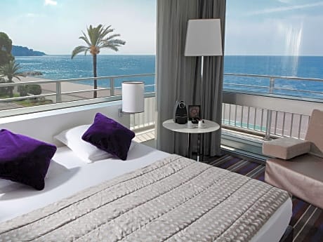 Superior Room With Sea View, Balcony And A Queen-Size Bed