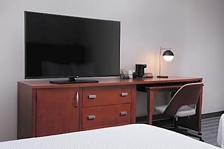 Basic Room, 2 Queen Beds (Mobility/Hearing Access, Roll-in Shwr) (2 Queen Beds)