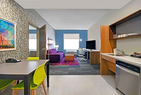 King Suite with Roll-In Shower - Non Smoking