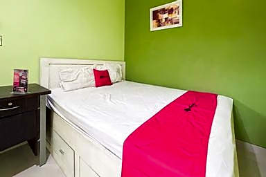 RedDoorz Syariah Near SMA N 6 Palembang