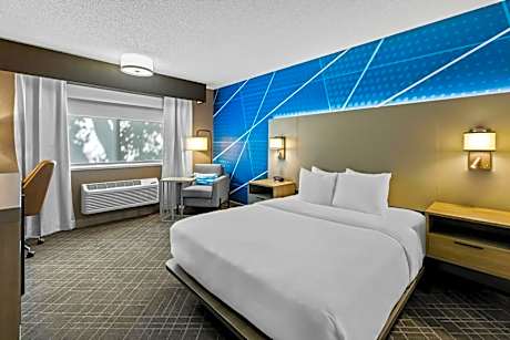 Queen Room with Accessible Tub - Accessible/Non-Smoking