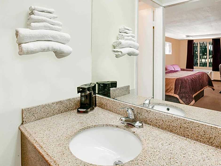 Rodeway Inn & Suites
