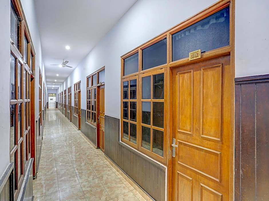 OYO 90201 Hotel Bina Artha