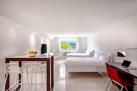 Studio Two Queen Beds