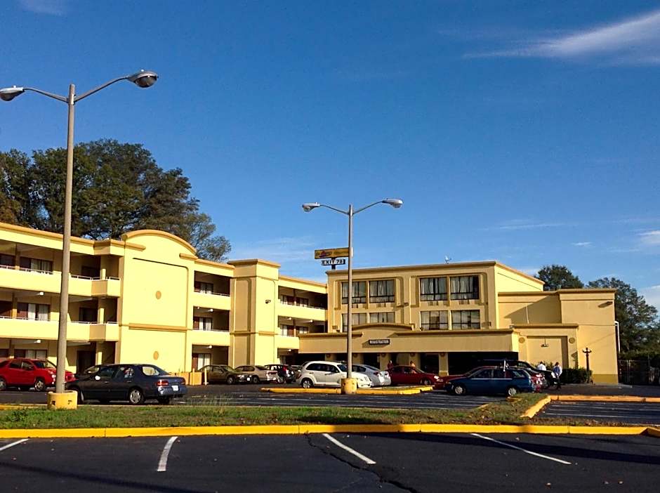 DIAMOND INN & SUITES