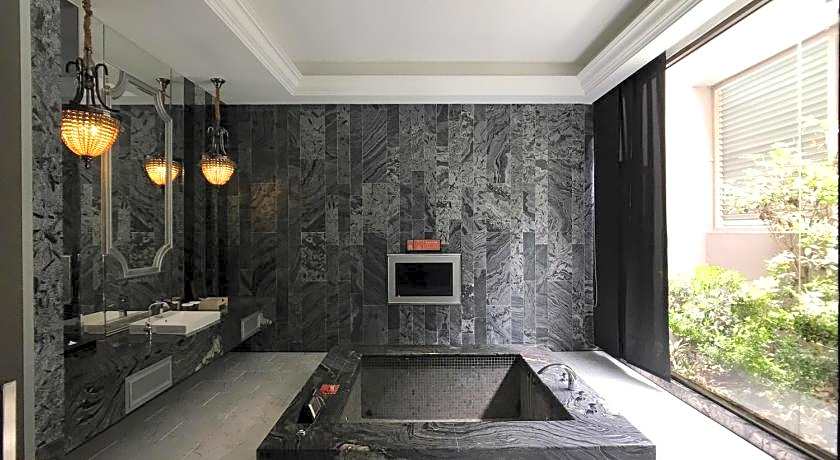 Puli Ease Hotel