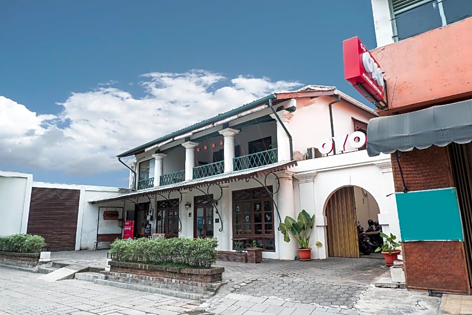 OYO 422 Achterhuis Residence