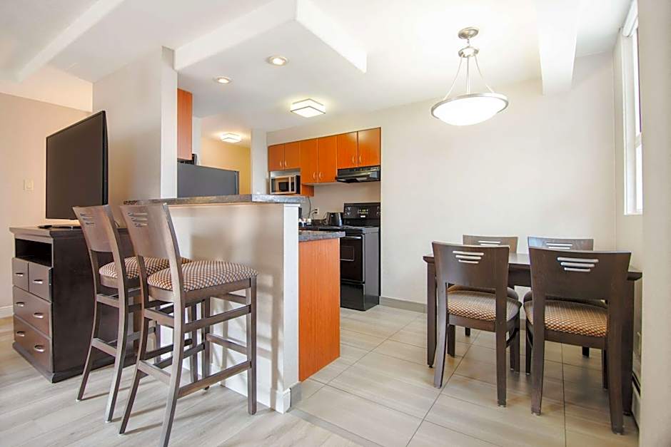 Coast Calgary Downtown Hotel & Suites by APA