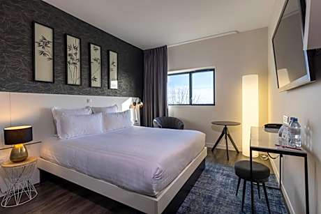 Communicating Rooms (5 people)