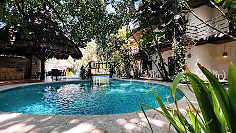 Mayan Art Hotel 10 Avenue