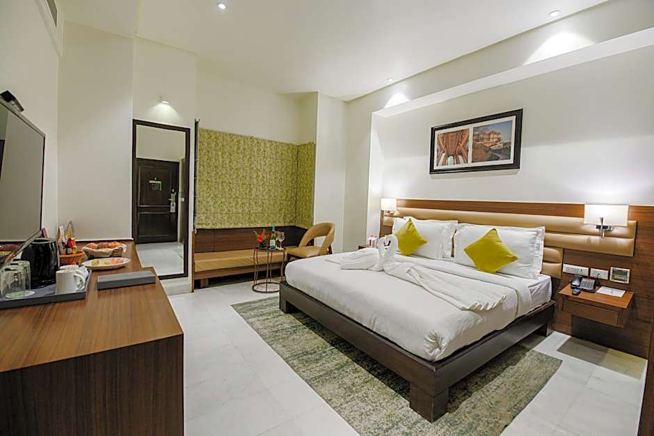 Leisure Inn Grand Chanakya