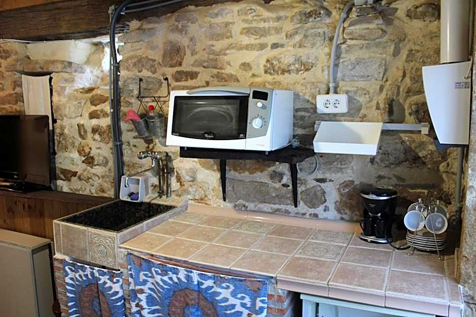 Conjunto Rural la Tejedora. Albergue y estudios familiares.